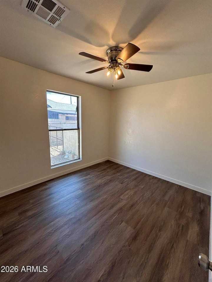 833 E Marguerite Ave - Photo 6 of 10