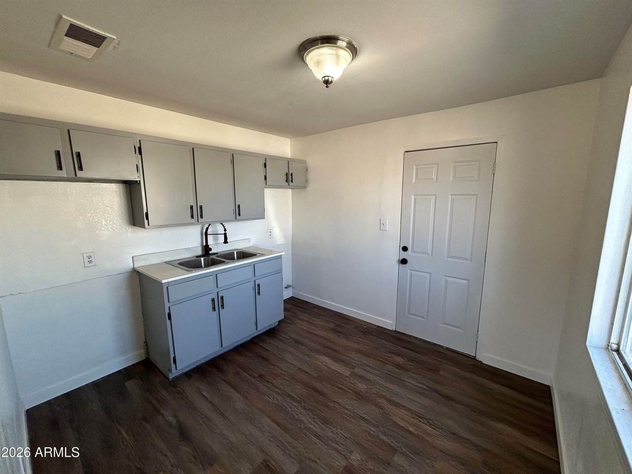 833 E Marguerite Ave - Photo 7 of 10