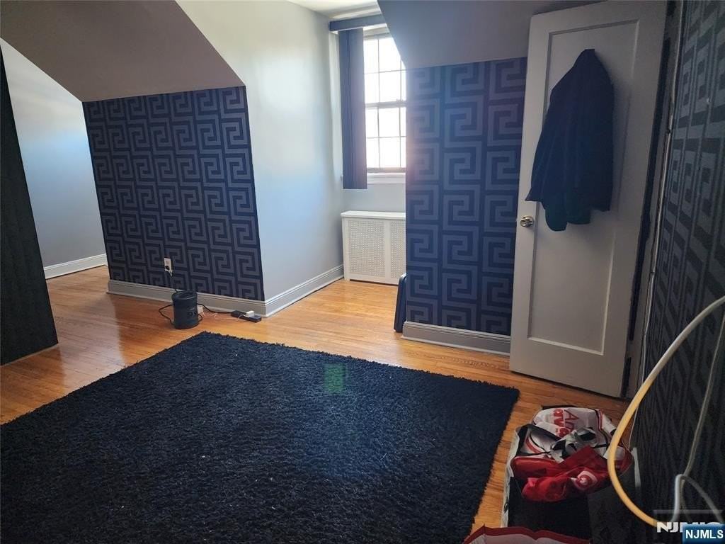 490 Beverly Rd - Photo 4 of 17