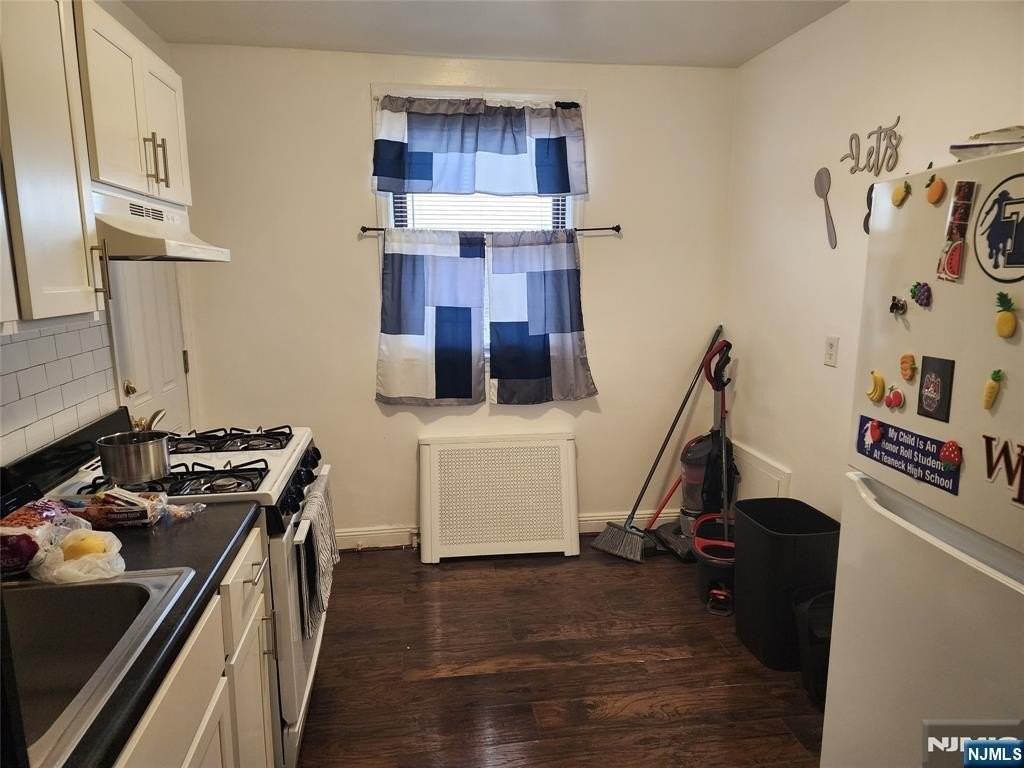 490 Beverly Rd - Photo 5 of 17