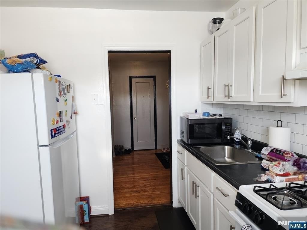 490 Beverly Rd - Photo 7 of 17