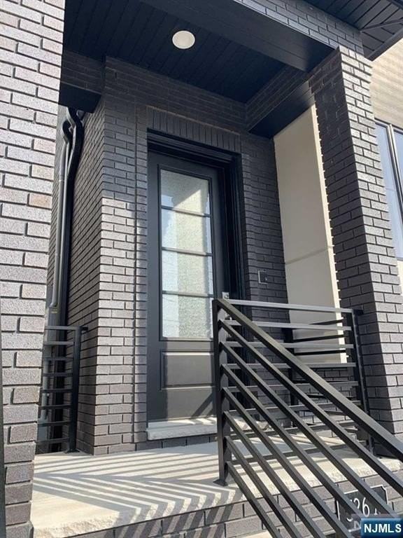 526 Glen Ave - Photo 2 of 19