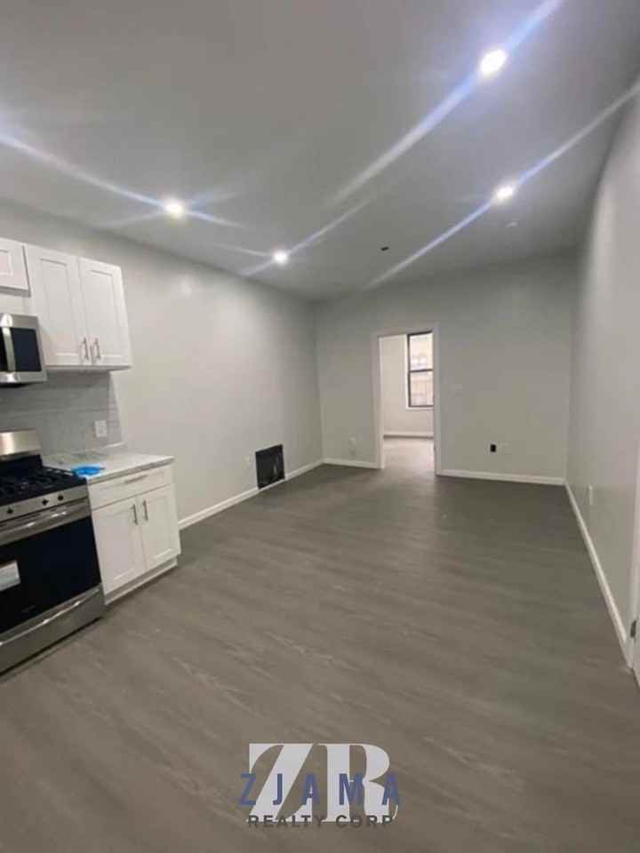 513 Coney Island Ave - Photo 3 of 8