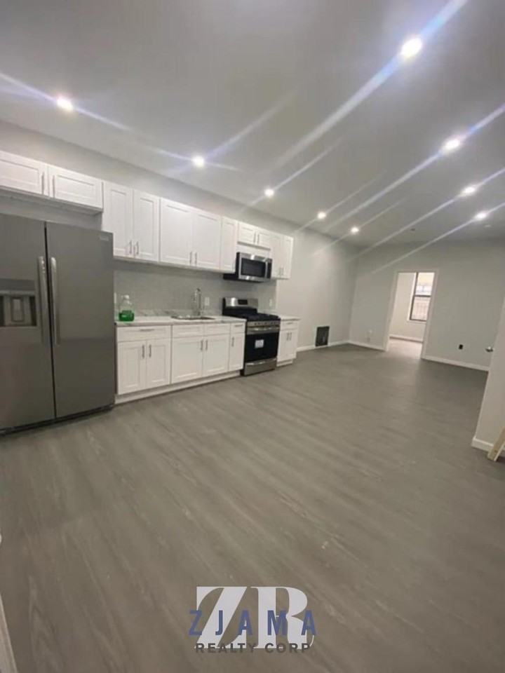 513 Coney Island Ave - Photo 4 of 8