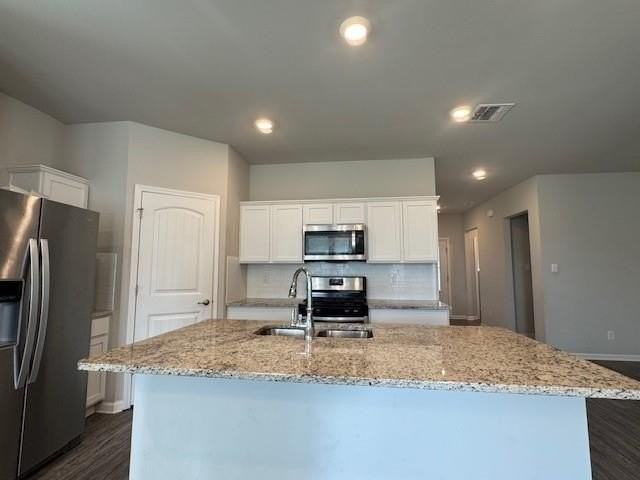 713 Lakeshore Village Dr - Photo 3 of 13