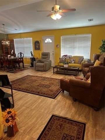 1209 Crystal Ln - Photo 4 of 13