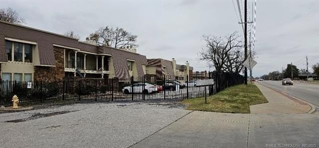 6718 S Lewis Ave Unit 706 - Photo 4 of 5