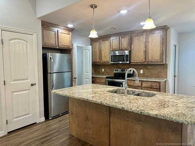 3608 Prairie Crossing Street - Photo 6 of 35