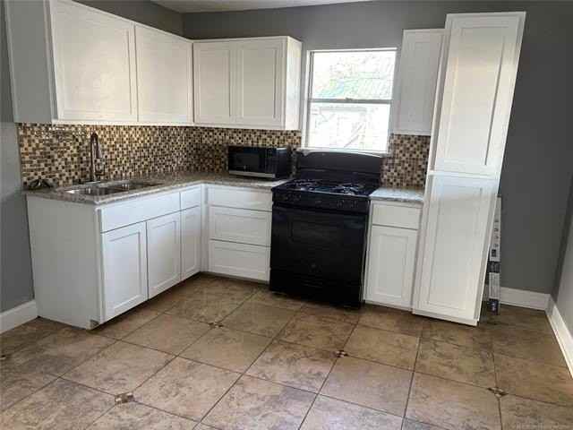 109 N Walker St - Photo 4 of 12