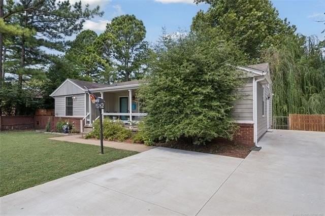 2760 S Gary Dr - Photo 3 of 30