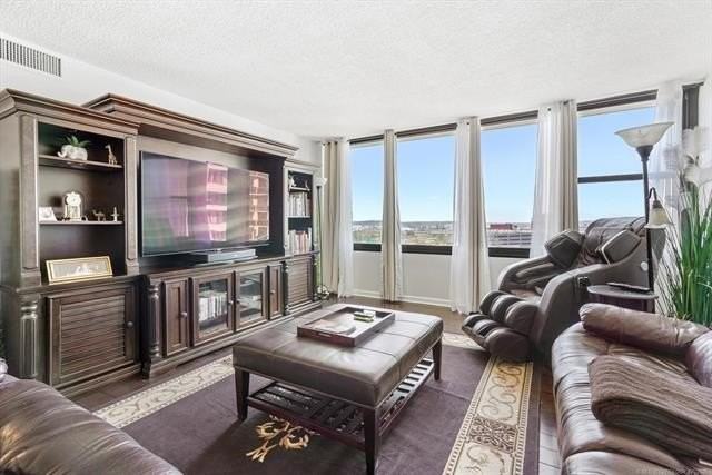 410 W 7th St Apt 1023 - Photo 6 of 50