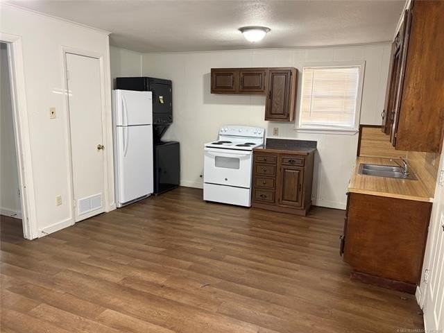 516 W Locust St - Photo 4 of 8