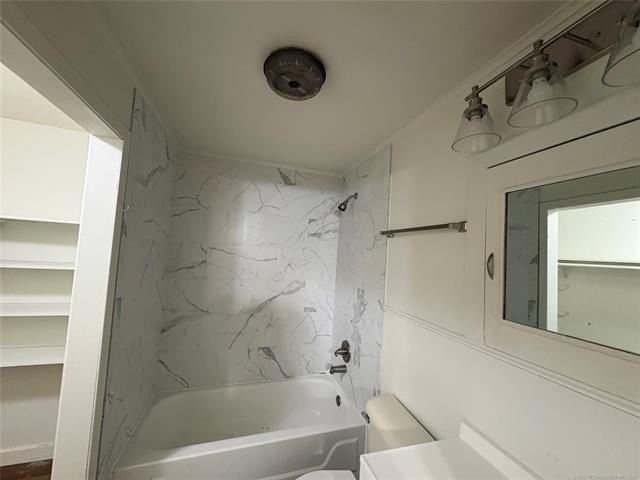 516 W Locust St - Photo 6 of 8