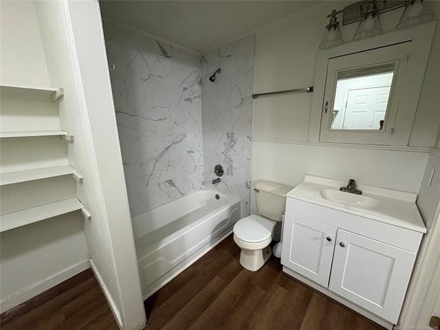 516 W Locust St - Photo 7 of 8