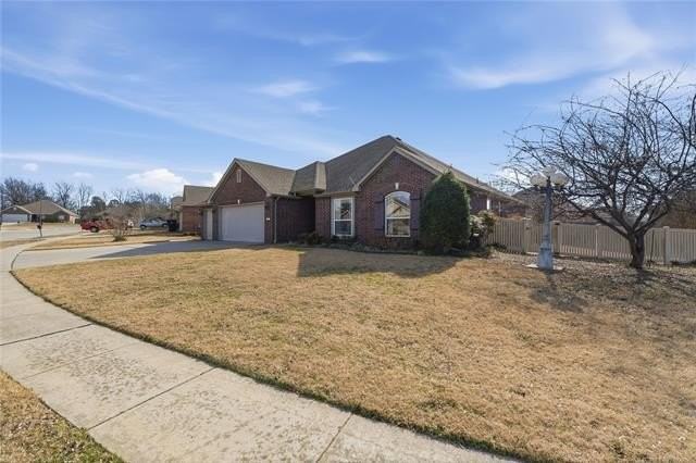 701 E Boston St - Photo 2 of 28