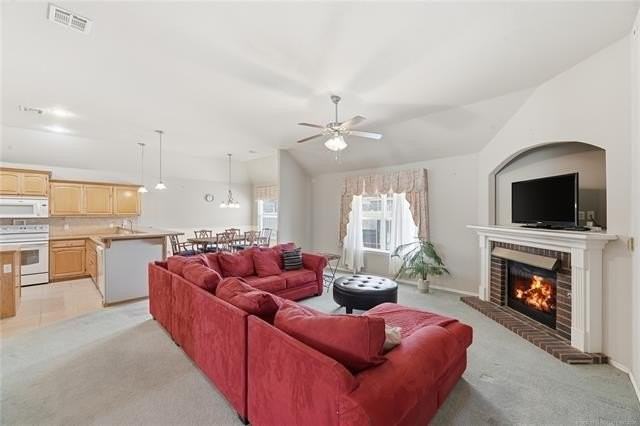 701 E Boston St - Photo 4 of 28