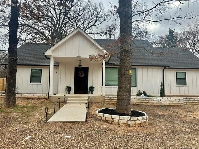 893 Vernon Rd - Photo 2 of 50