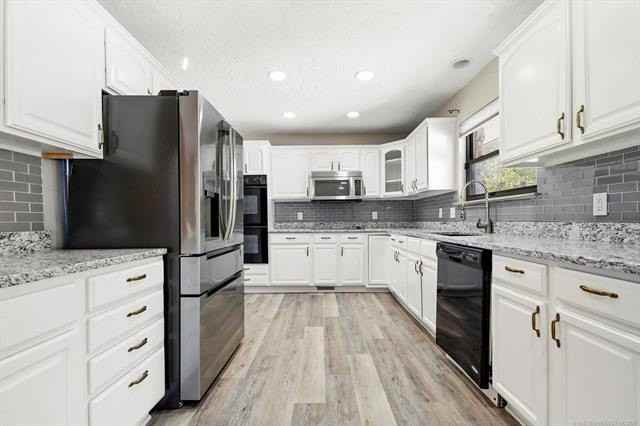 8610 Meadowood Cir - Photo 7 of 26