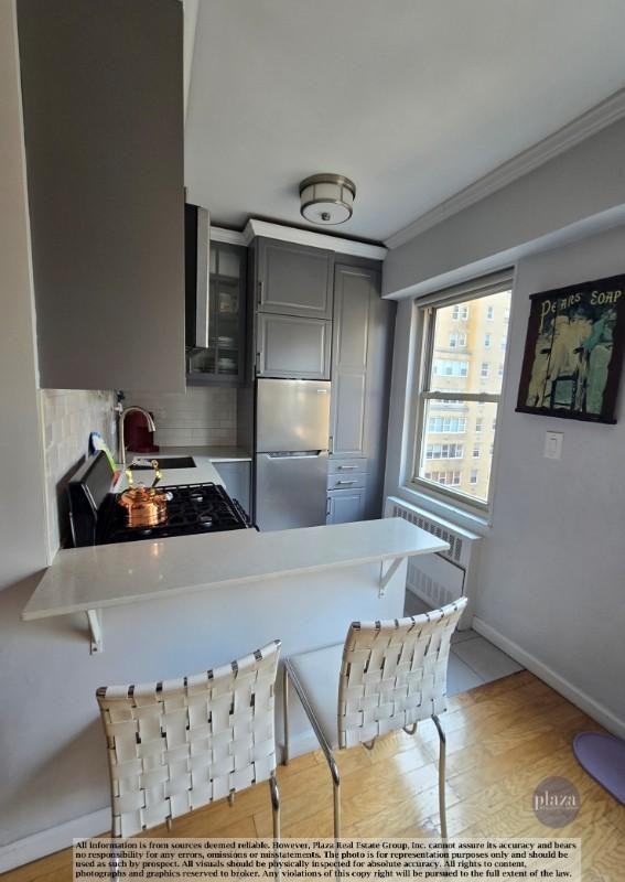 370 E 76th St - Photo 3 of 10