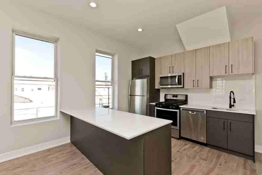 1925 S May St - Photo 6 of 10