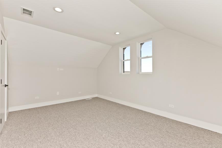 1925 S May St - Photo 7 of 10