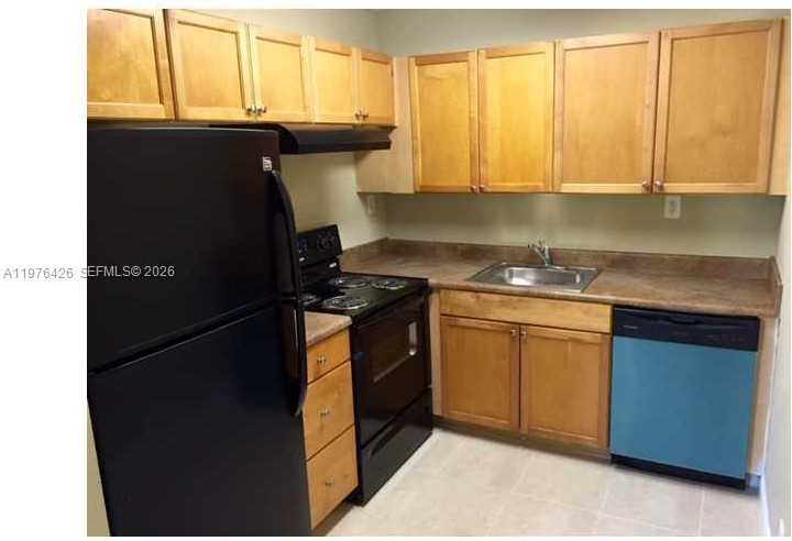 216 Meadows Cir #216 - Photo 2 of 8