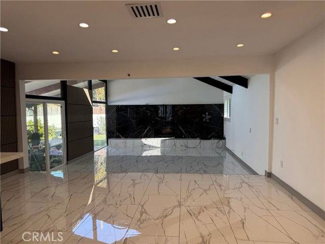 6910 Laramie Ave - Photo 4 of 8