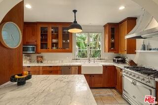 2223 Cloverfield Blvd - Photo 2 of 8