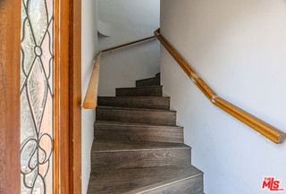 1112 Ocean Park Blvd #D - Photo 3 of 8