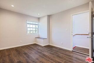 1112 Ocean Park Blvd #D - Photo 5 of 8