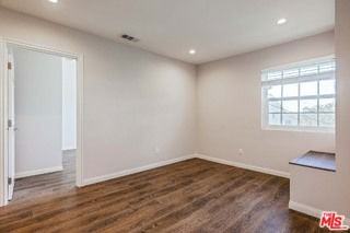 1112 Ocean Park Blvd #D - Photo 6 of 8