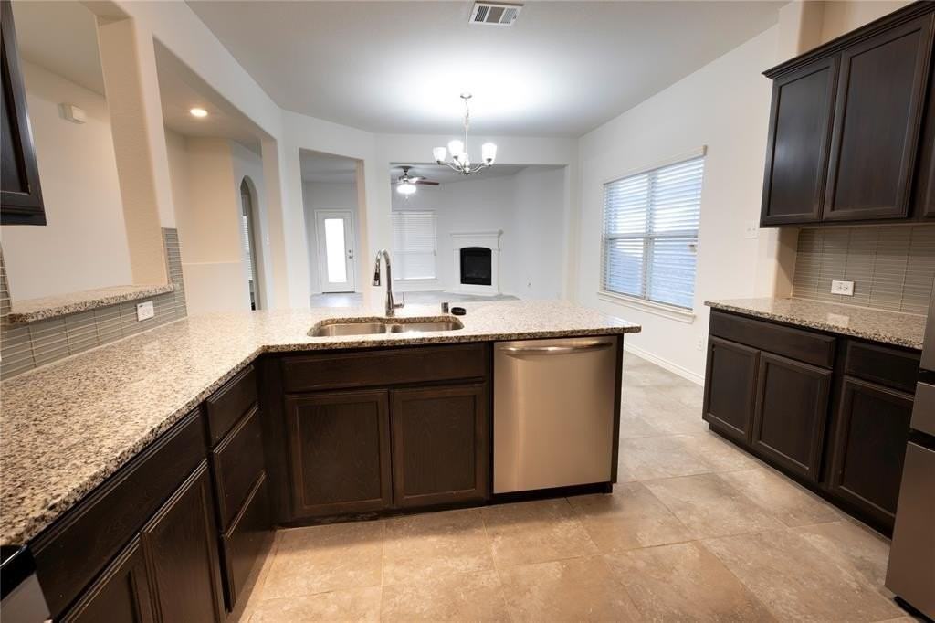 601 Grand Falls Ln - Photo 4 of 40