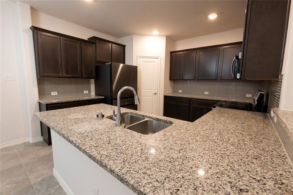 601 Grand Falls Ln - Photo 7 of 40