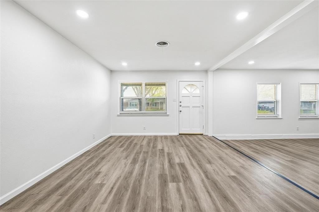 700 W Cedar St - Photo 2 of 22