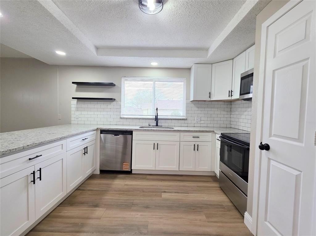 1302 La Salle Dr - Photo 3 of 22