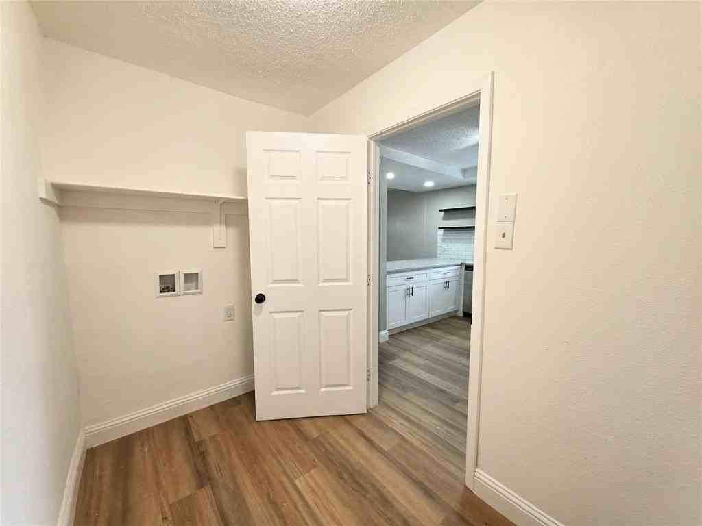 1302 La Salle Dr - Photo 5 of 22