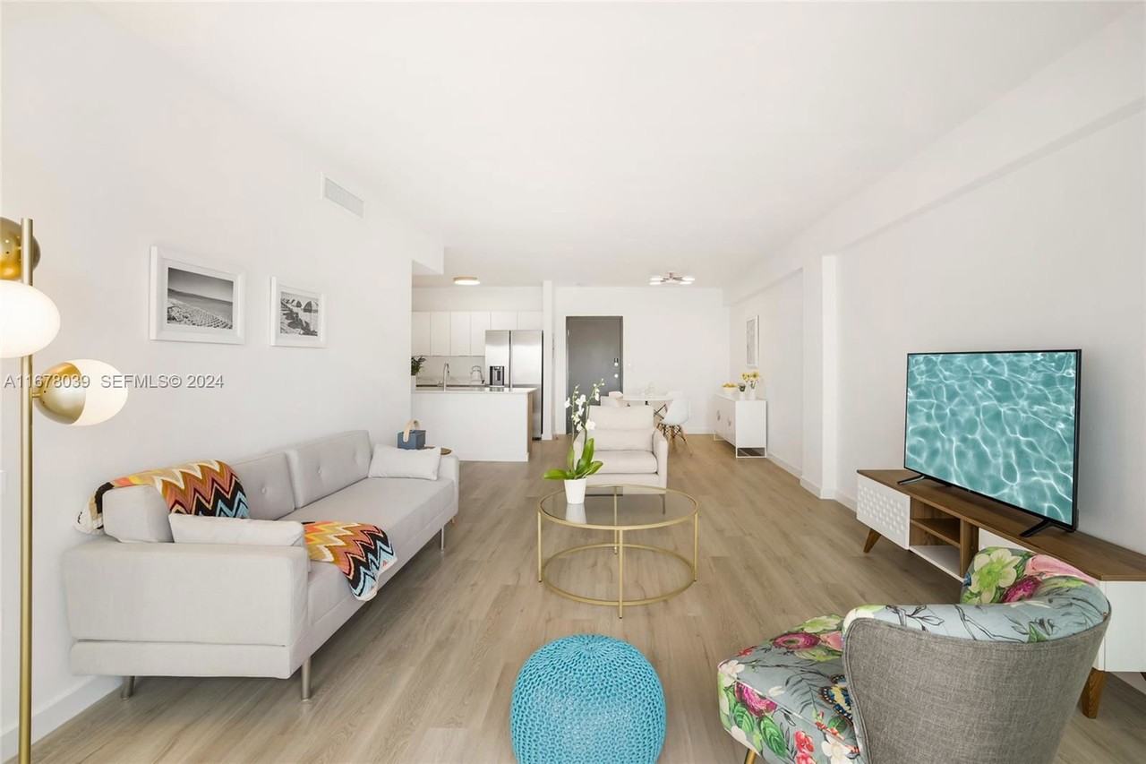 E Bay Harbor Dr #203 - Photo 6 of 8