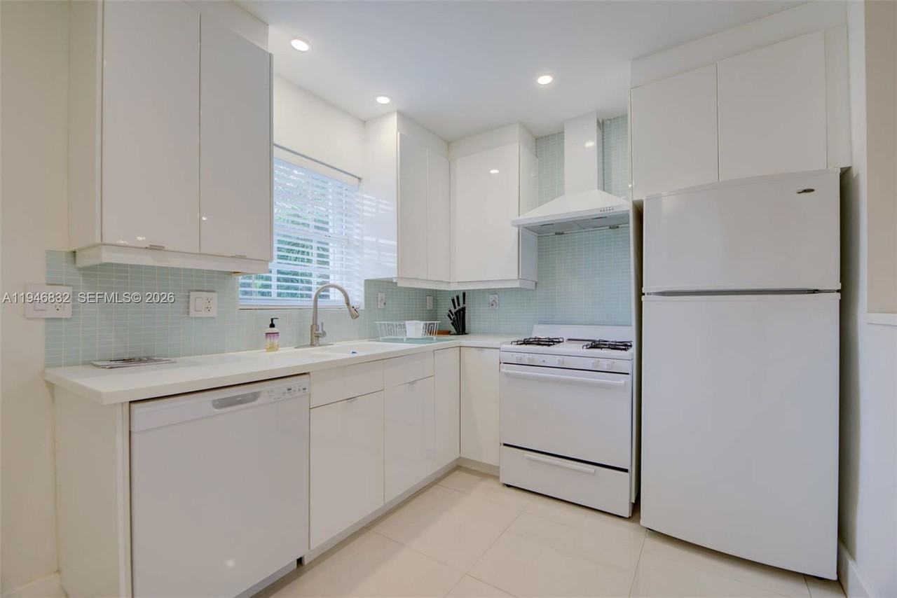 99th St #12A - Photo 6 of 8