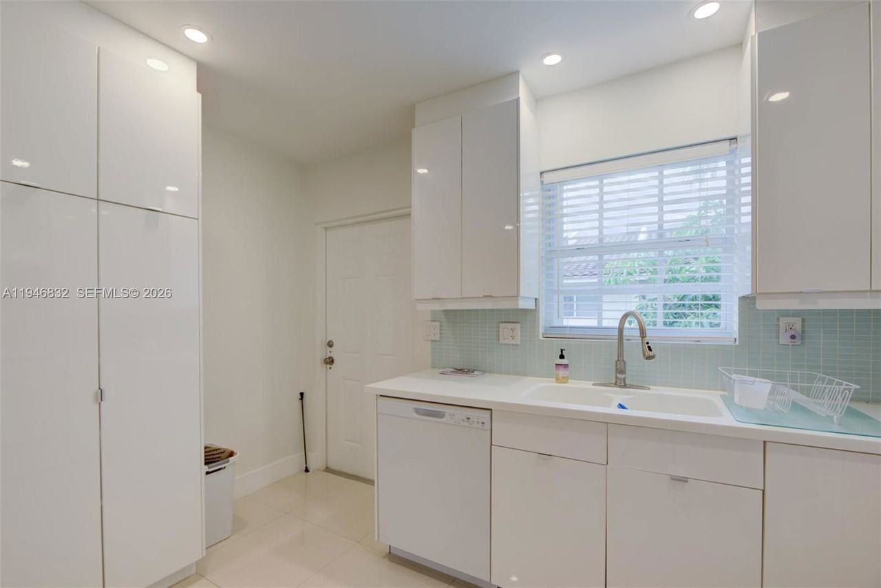 99th St #12A - Photo 7 of 8