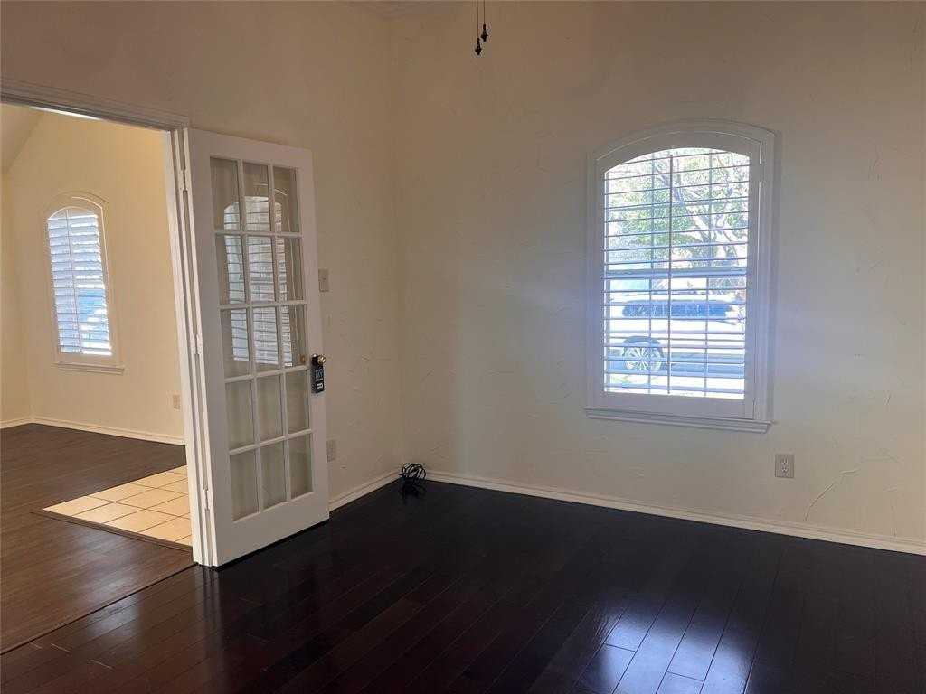 9221 Harrisburg Ln - Photo 4 of 17