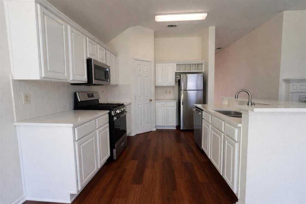 9221 Harrisburg Ln - Photo 5 of 17