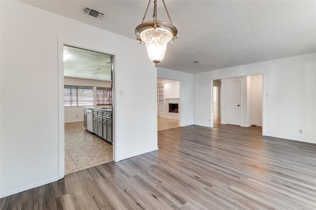 2107 Briarwood Blvd - Photo 5 of 25