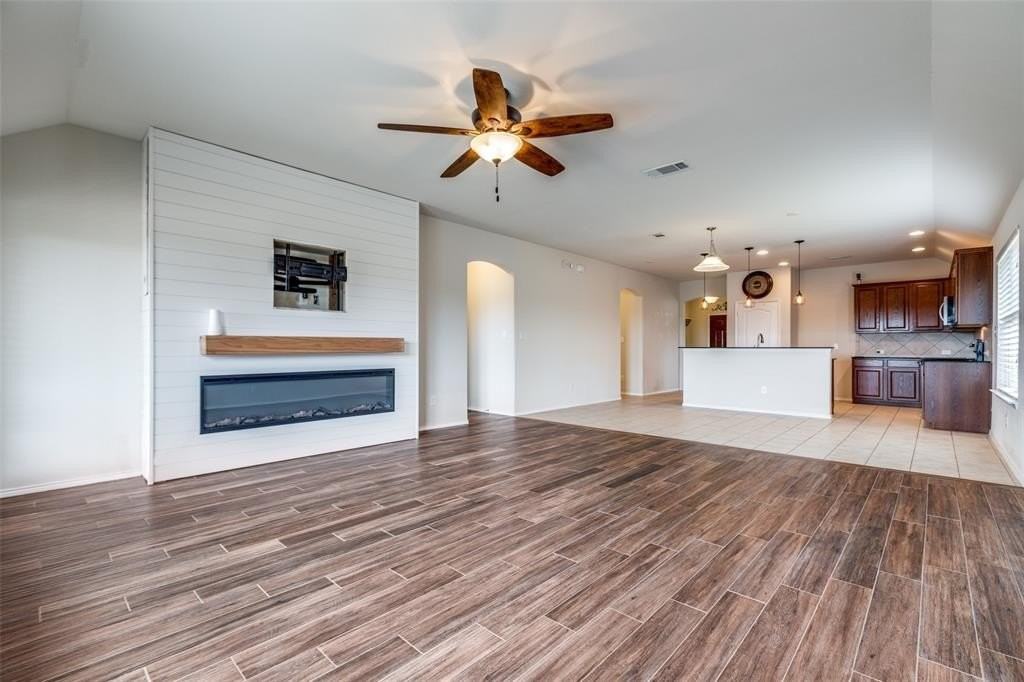 2784 Cresent Lake Dr - Photo 3 of 15