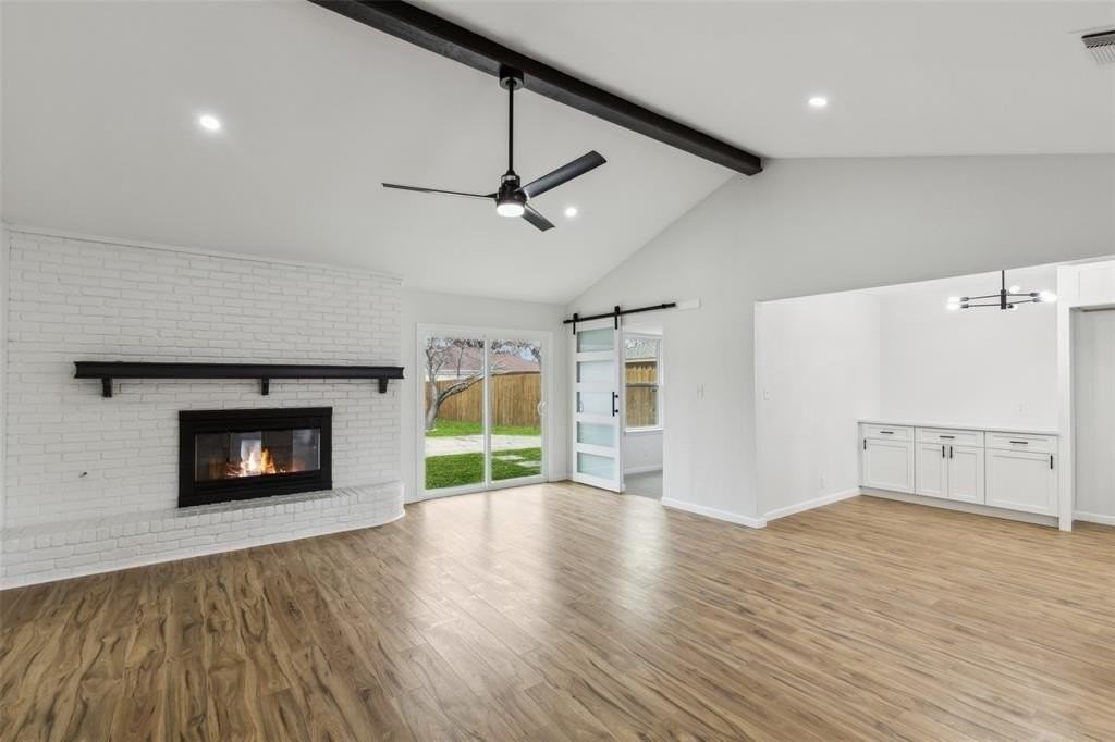 911 Pebblebrook Dr - Photo 2 of 32