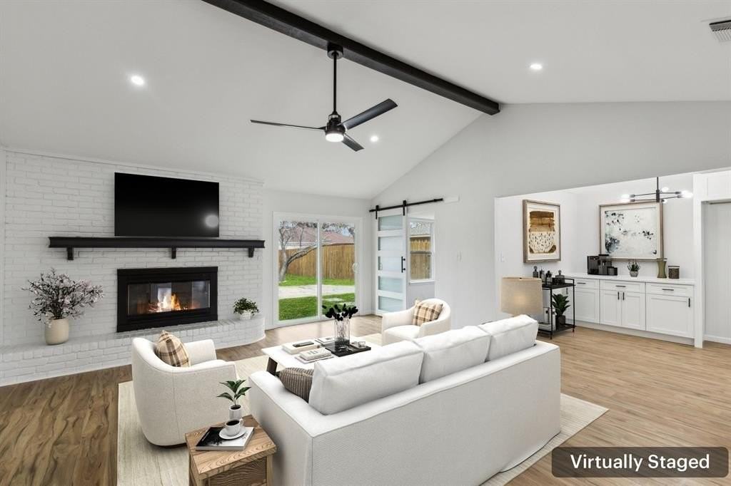 911 Pebblebrook Dr - Photo 3 of 32