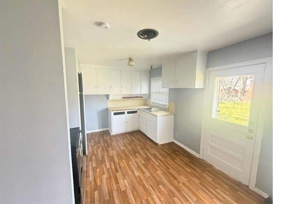 301 Charles Ln - Photo 4 of 8