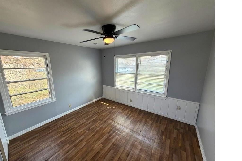 301 Charles Ln - Photo 5 of 8