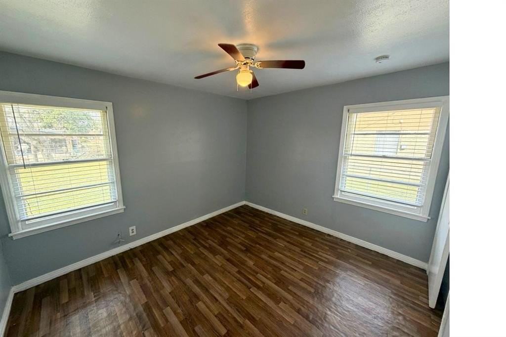 301 Charles Ln - Photo 7 of 8