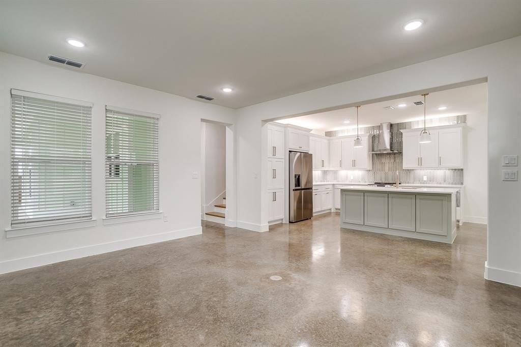 100 Cardinal Woods Ct - Photo 5 of 32