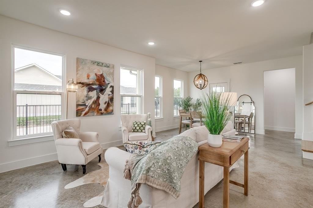 102 Cardinal Woods Ct - Photo 3 of 26